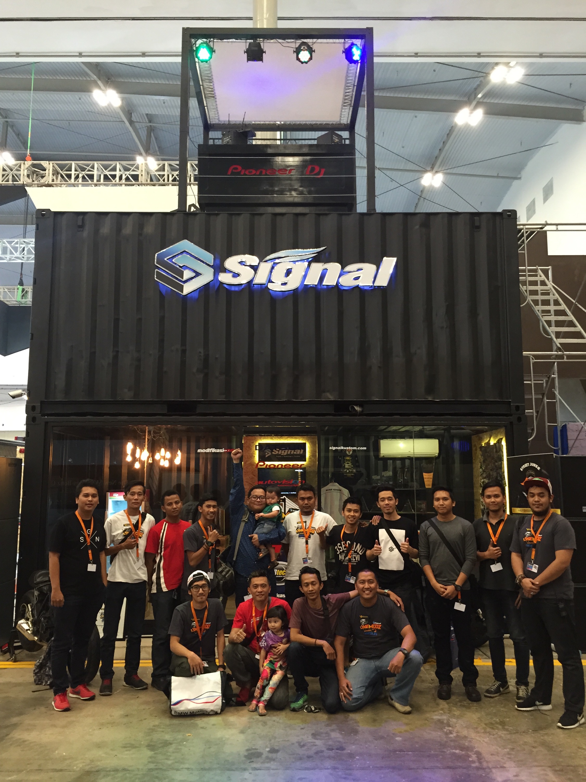 Signal Group Indonesia at GIIAS 2015